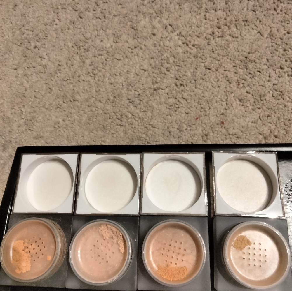 Jaclyn Cosmetics: Luminous Powders Set ( of them ). New w/ out box !! $15 Firm !